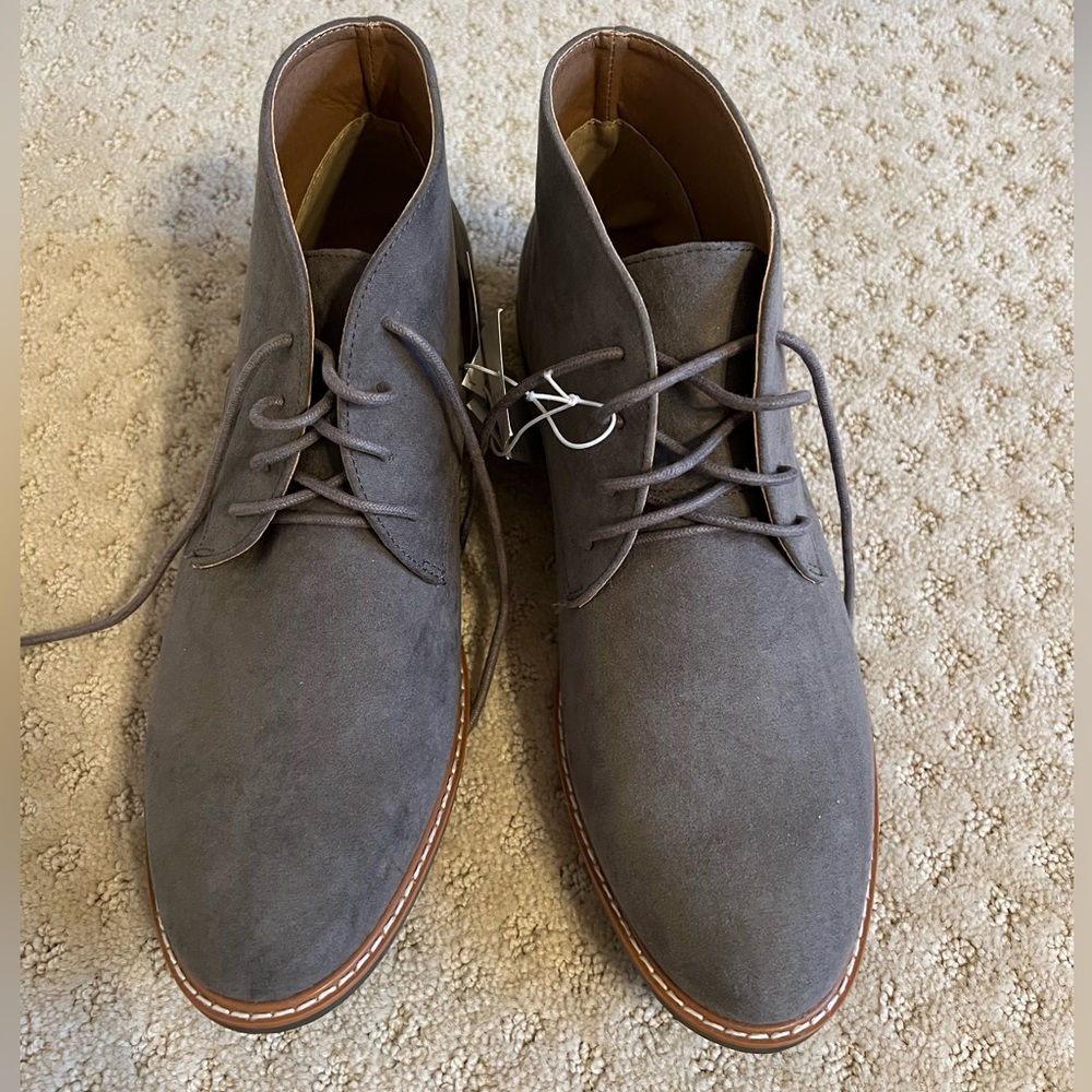 NWT Old Navy chukka boots in gray - size 12